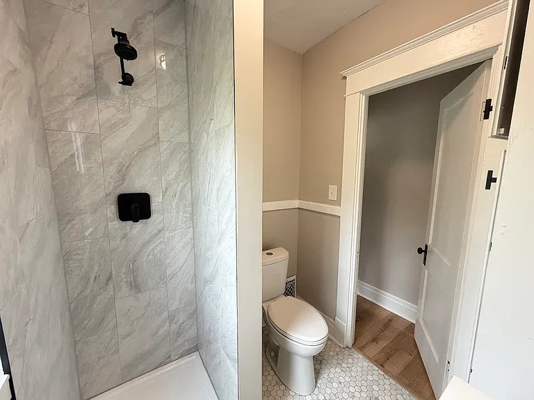2 bed, 1 bath- 28 Long Ave, Cheektowaga, NY 14224 (Lower)