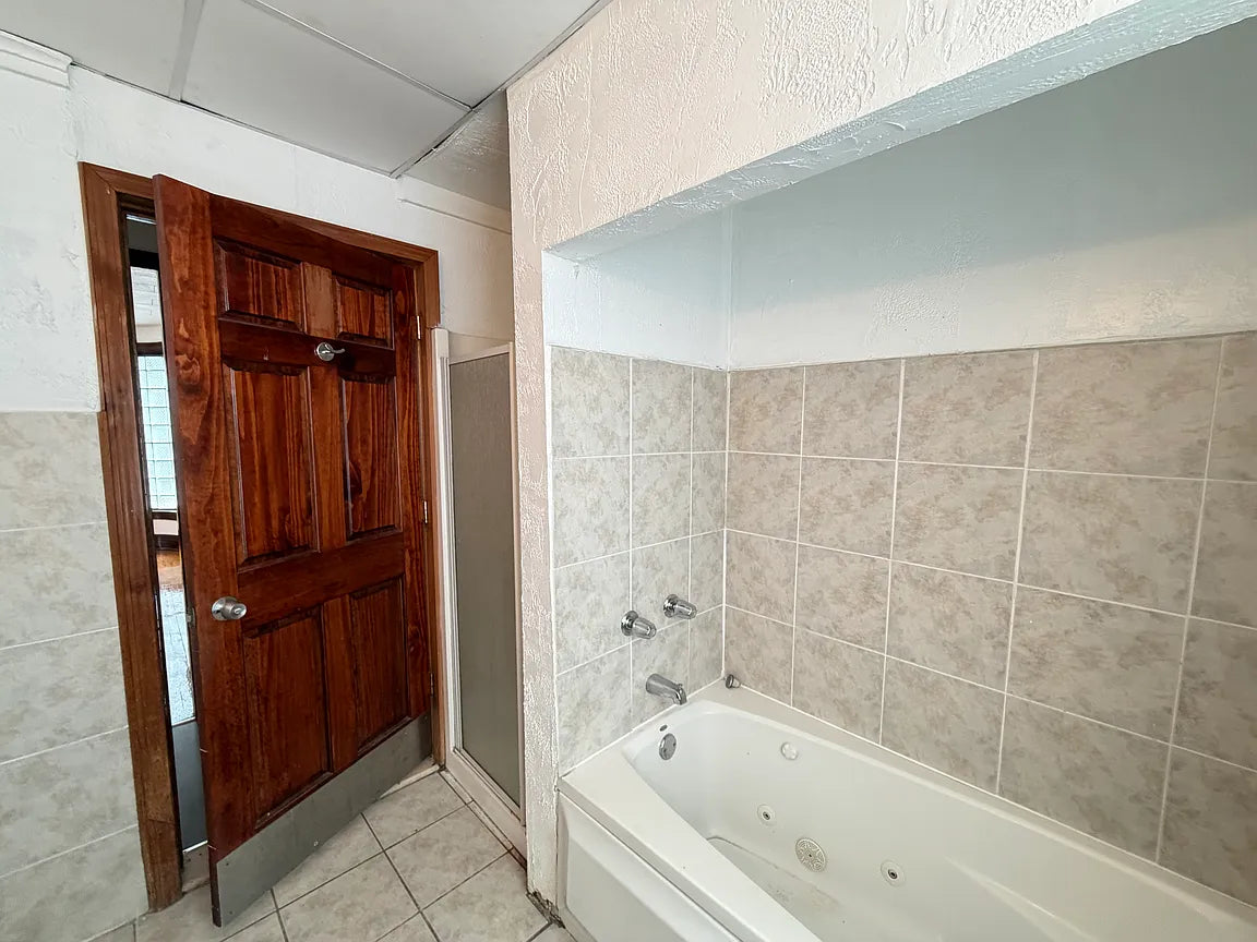 4 bed 2 bath - 1080 Elmwood Avenue, # 1 First Floor, Buffalo, NY 14222