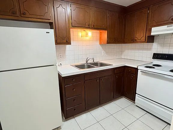 406 Joe McCarthy Dr, Buffalo, NY 14228