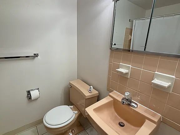 406 Joe McCarthy Dr, Buffalo, NY 14228