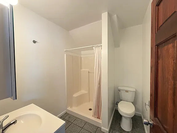 4 bed 2 bath - 1080 Elmwood Avenue, # 1 First Floor, Buffalo, NY 14222