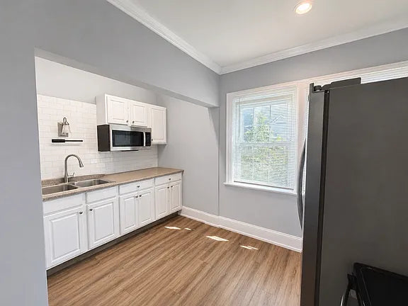 3 bed 1 bath - 80 Dewitt St, # 1, Buffalo, NY 14213