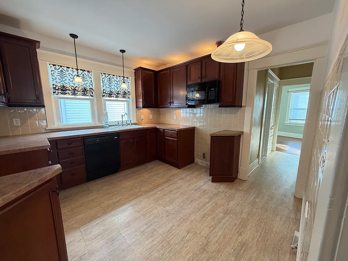 3 bed 1 bath- 300 N Park Ave Unit 2, Buffalo, NY 14216