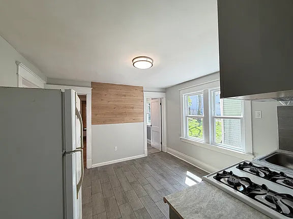 6 bed 2 bath - 43 Springville Ave, Amherst, NY 14226