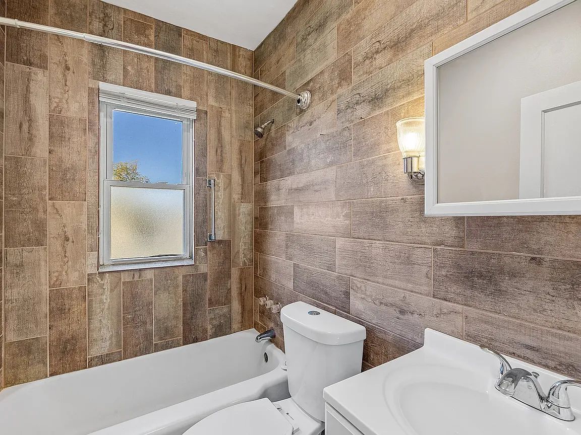 5312 Genesee St APT 3, Bowmansville, NY 14026