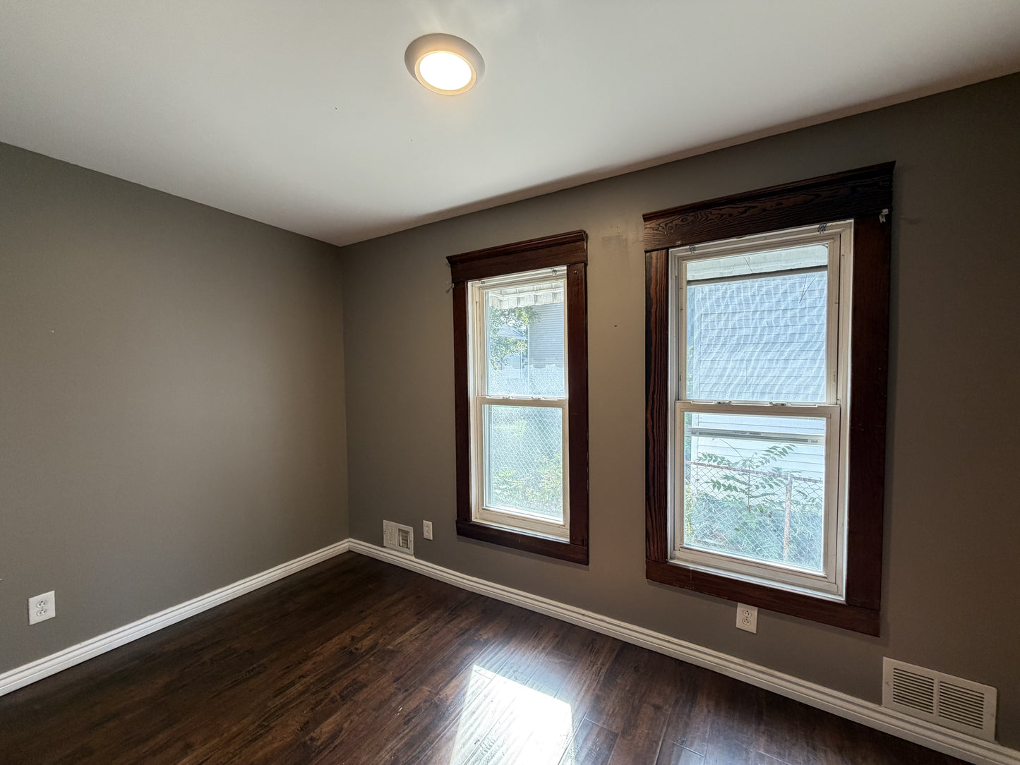 4 bed 2 bath - 11 Pooley Place - Front House Buffalo, NY 14213