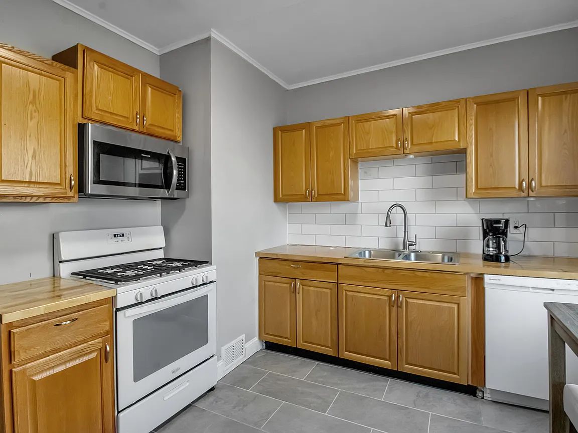 580 Potomac Ave #UR, Buffalo, NY 14222