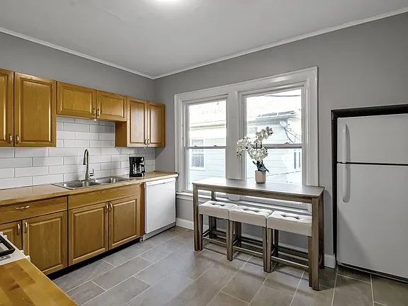 580 Potomac Ave #UR, Buffalo, NY 14222