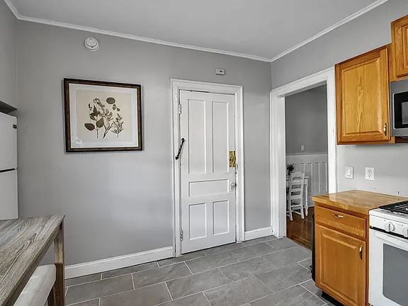 580 Potomac Ave #UR, Buffalo, NY 14222