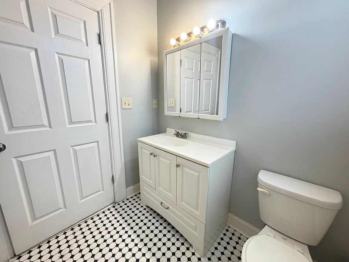 5 Oakwood Pl #1, Buffalo, NY 14214