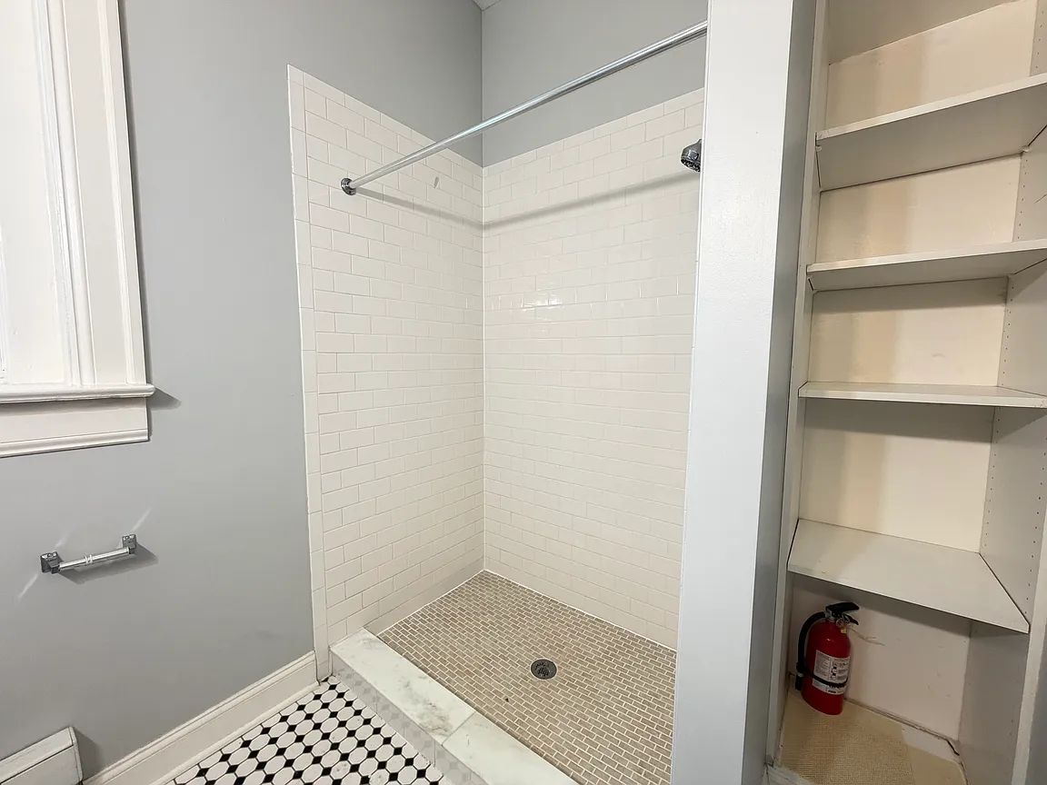 5 Oakwood Pl #1, Buffalo, NY 14214