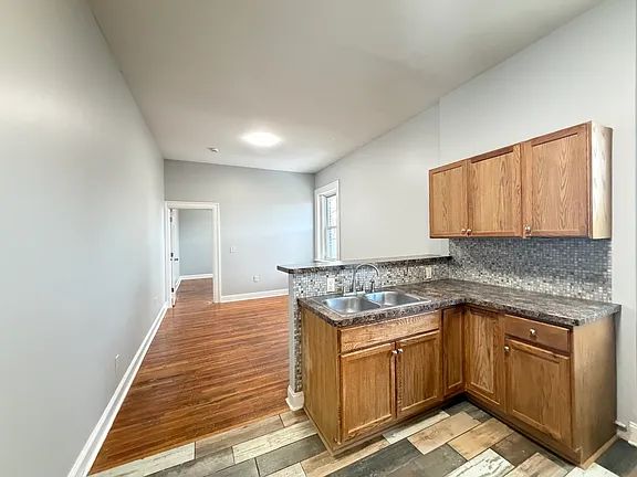 5 Oakwood Pl #1, Buffalo, NY 14214