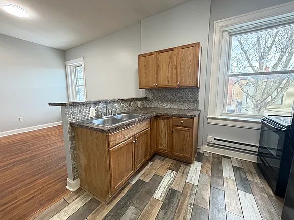 5 Oakwood Pl #1, Buffalo, NY 14214