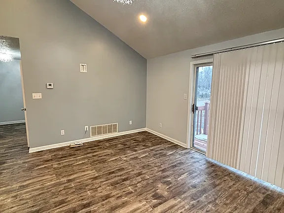2 bed 1 bath- 285 E Park Dr, Tonawanda, NY 14150