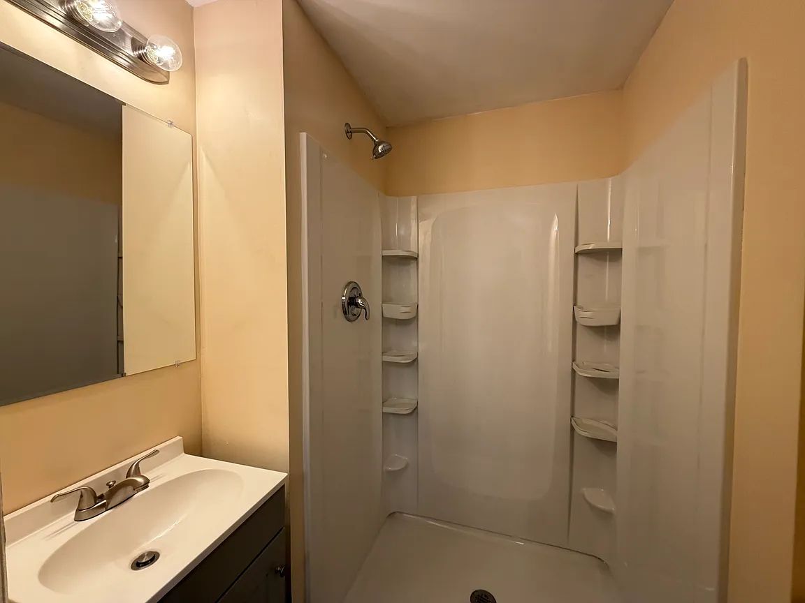 2 bed 1 bath - 61 Hertel Ave APT 1, Buffalo, NY 14207