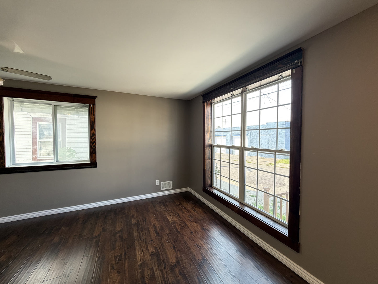 4 bed 2 bath - 11 Pooley Place - Front House Buffalo, NY 14213