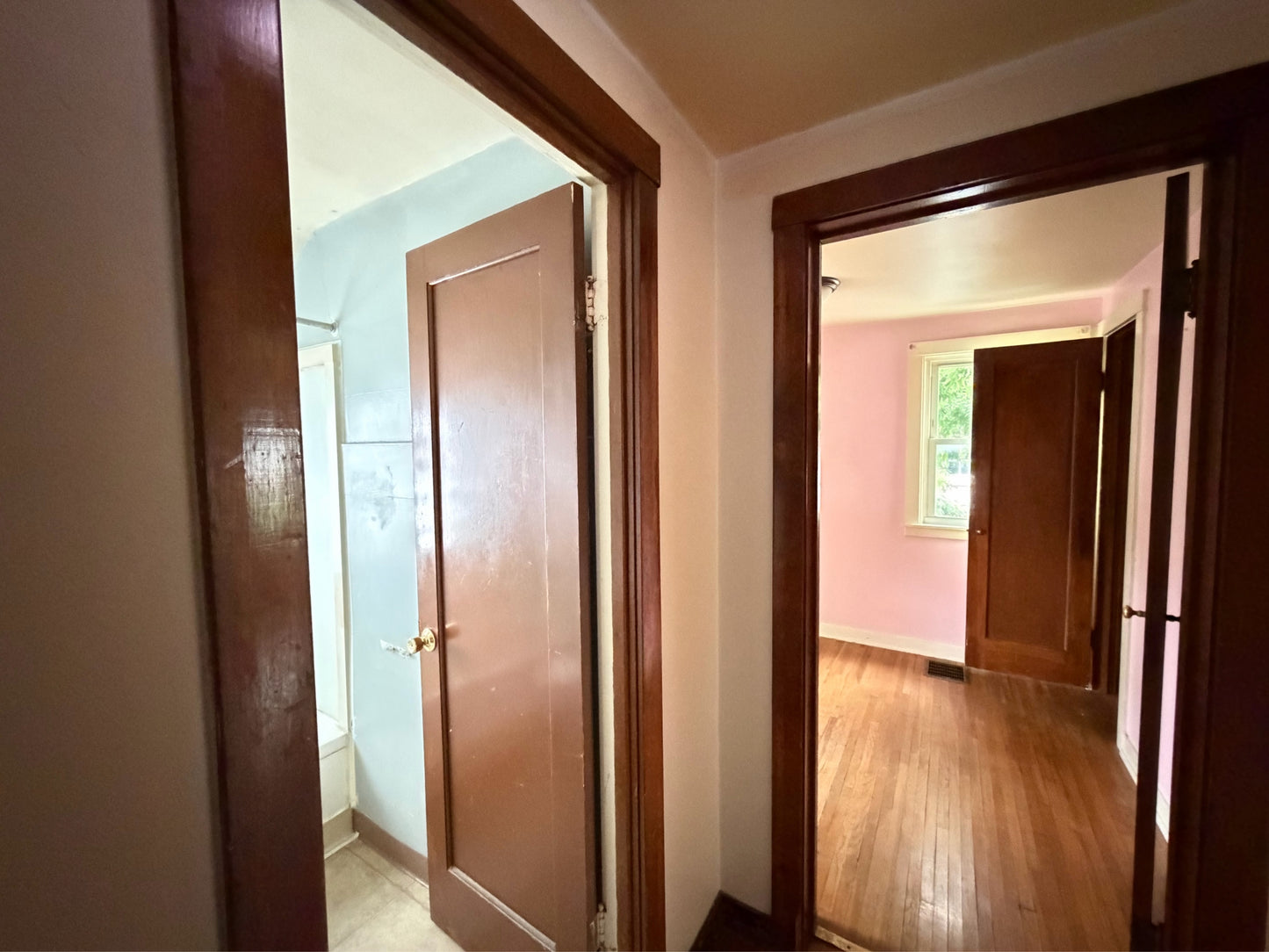 2 bed 1 bath - 160 Woodward Avenue - Right Kenmore, NY 14217