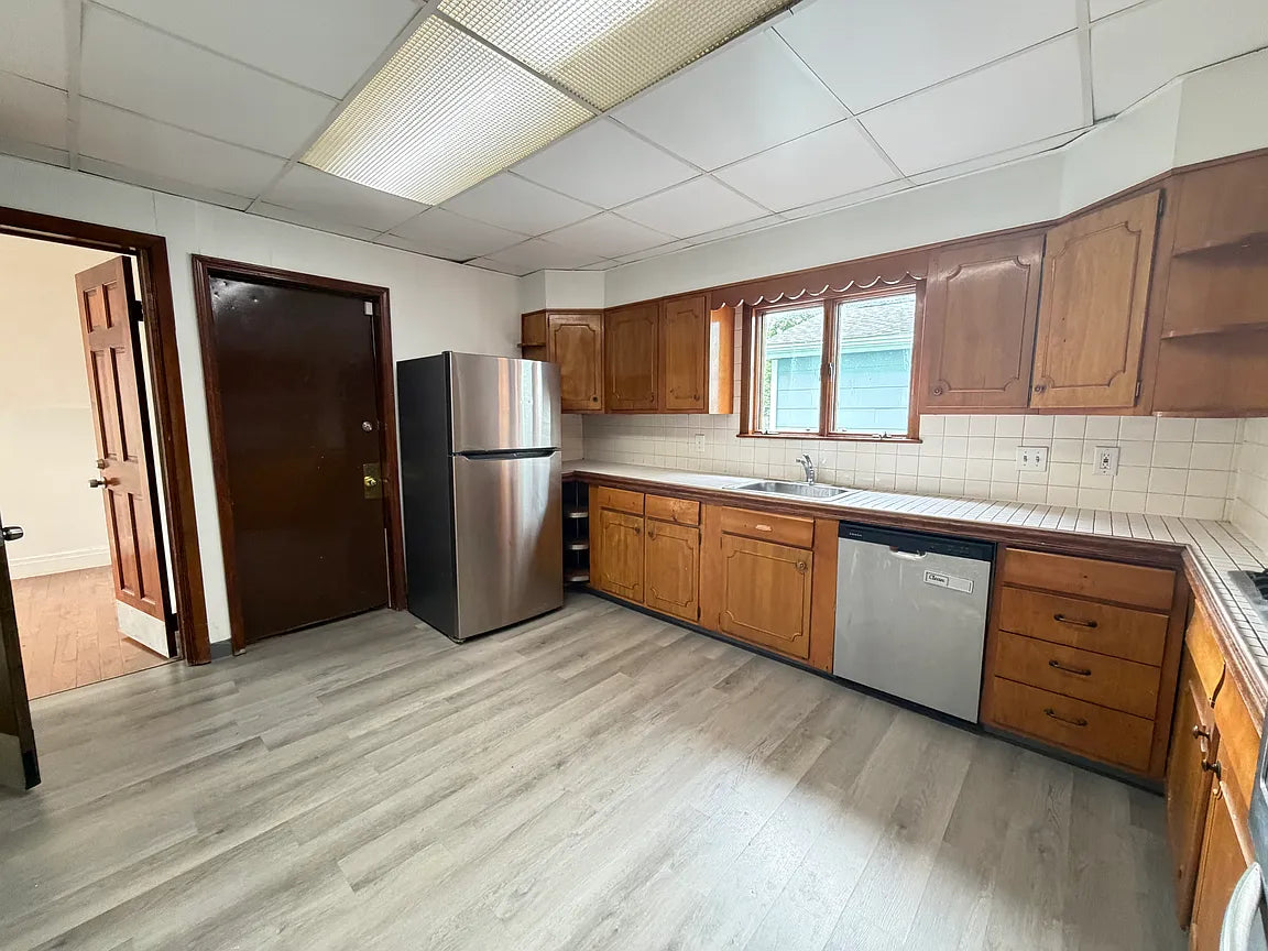 4 bed 2 bath - 1080 Elmwood Avenue, # 1 First Floor, Buffalo, NY 14222