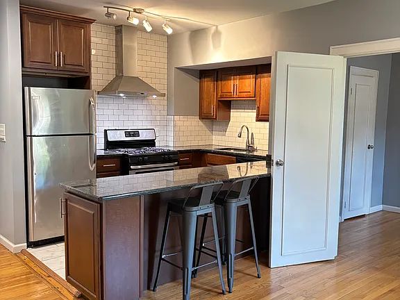 82 College St APT 6, Buffalo NY 14201