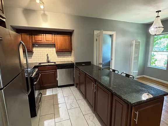 82 College St APT 6, Buffalo NY 14201