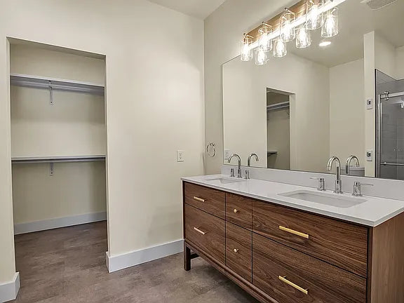 5 bed 2.5 bath- 284 Harding Rd, Buffalo, NY 14221