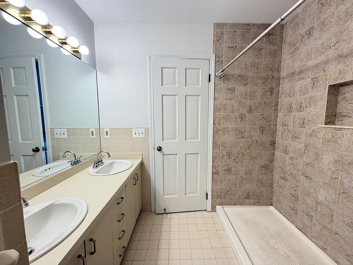 2 bed 1 bath - 900 Delaware Ave APT 203, Buffalo, NY 14209