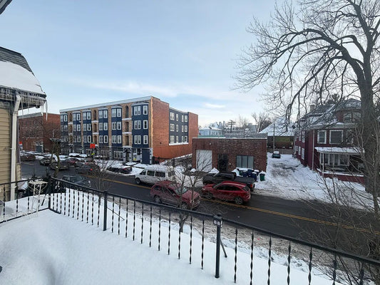 3 bed 1 bath - 928 W Ferry St #3, Buffalo, NY 14209