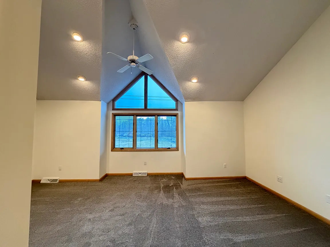 2 bed 1.5 bath- 4553 Abbott Rd, Orchard Park, NY 14127