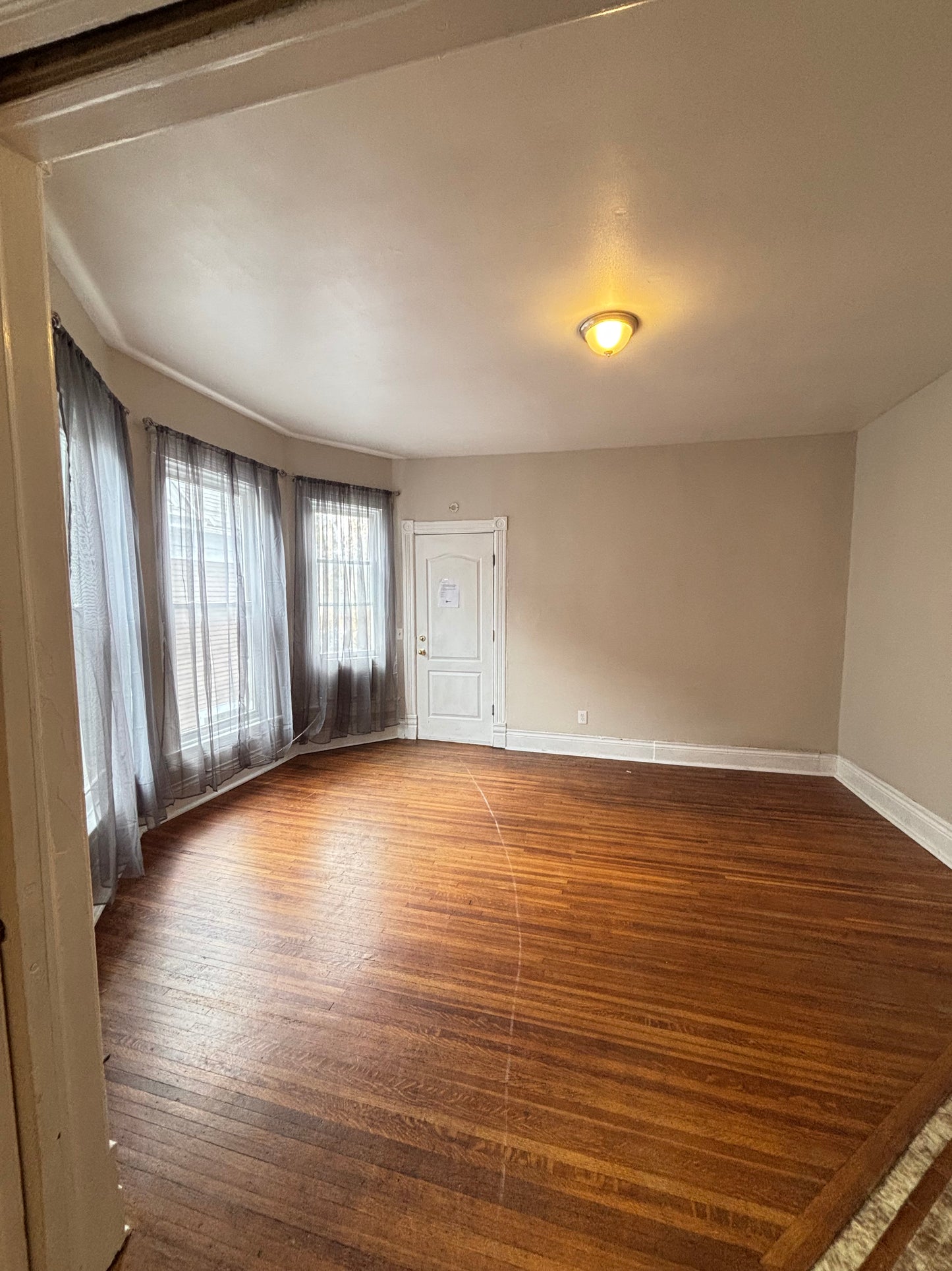 2 Bed, 1 Bath- 535 Massachusetts Ave #3, Buffalo, NY 14213