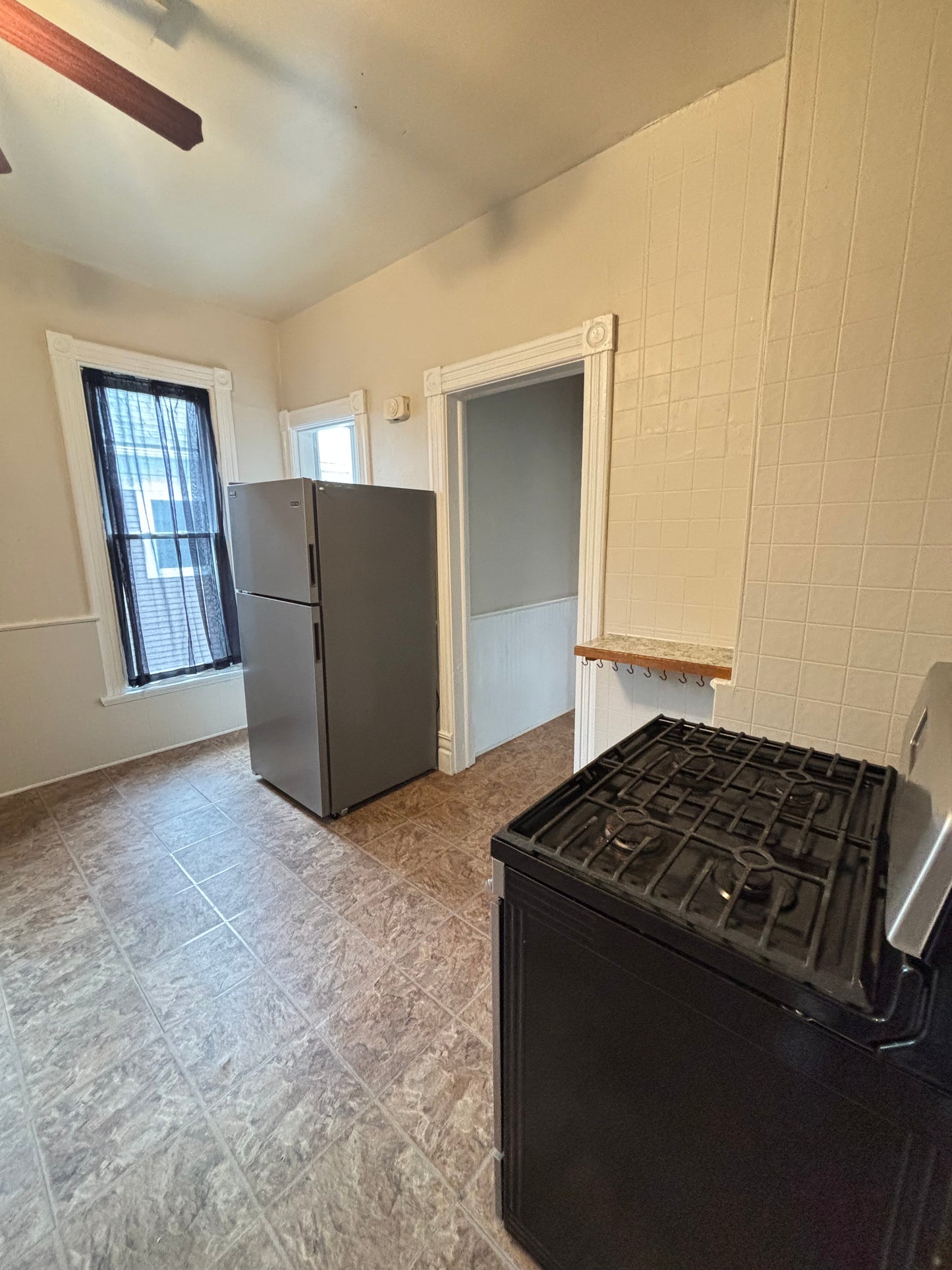 2 Bed, 1 Bath- 535 Massachusetts Ave #3, Buffalo, NY 14213