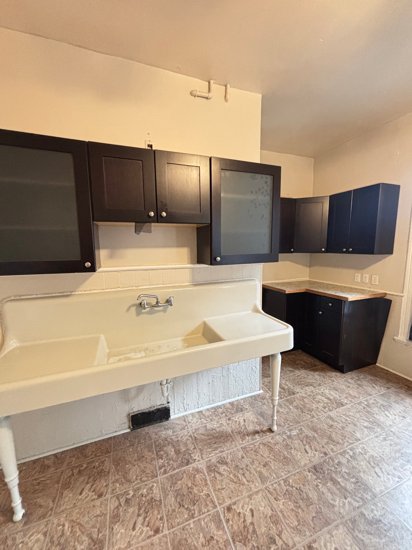 2 Bed, 1 Bath- 535 Massachusetts Ave #3, Buffalo, NY 14213