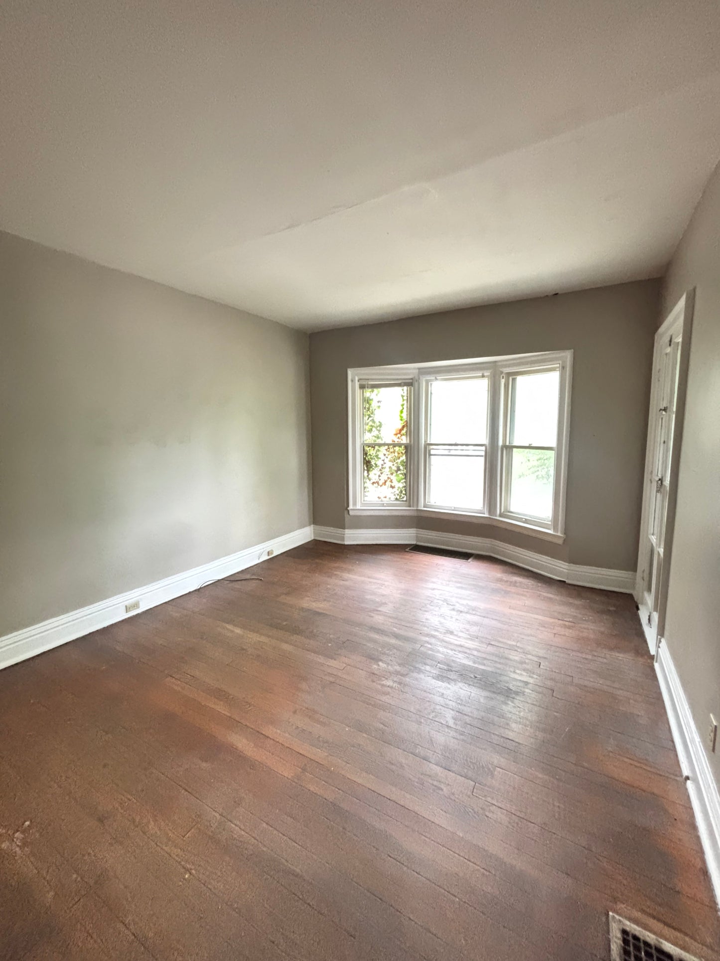 1 Bed, 1 Bath- 114 Crescent Ave APT 2, Buffalo, NY 14214