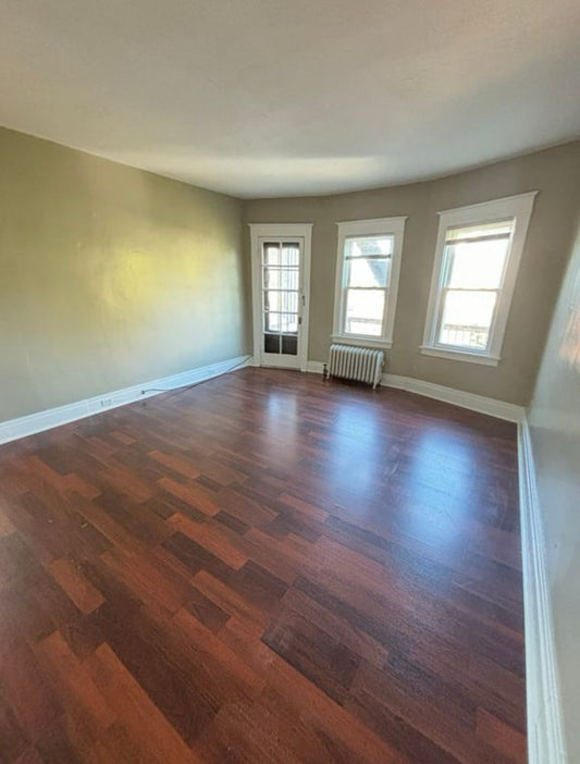2 bed, 1 Bath- 1558 Elmwood Ave #5, Buffalo, NY 14207