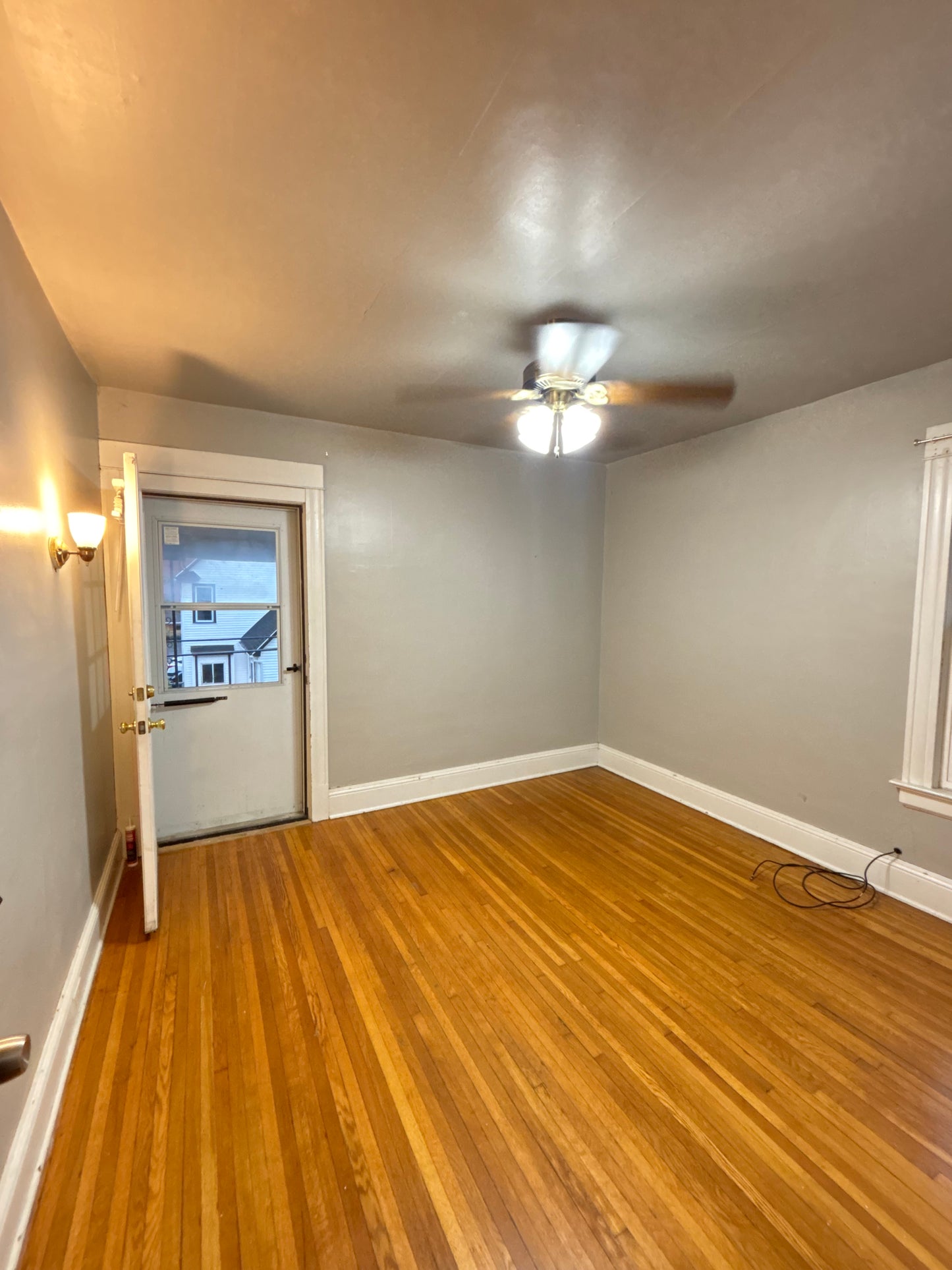 4 Bed, 1 Bath- 36 Eastwood Pl UNIT 2, Buffalo, NY 14208