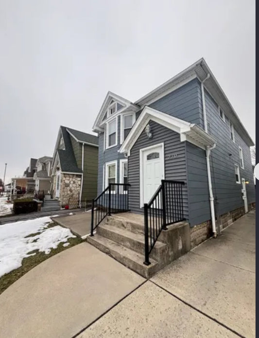 2 Bed, 1 Bath- 230 Saint Lawrence Ave #2