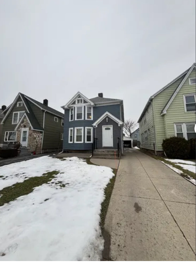 2 Bed, 1 Bath- 230 Saint Lawrence Ave #2
