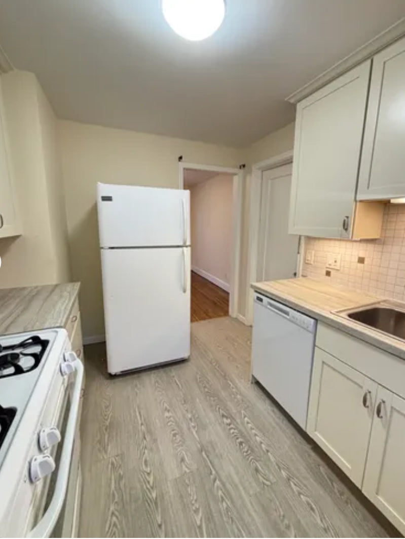2 Bed, 1 Bath- 230 Saint Lawrence Ave #2