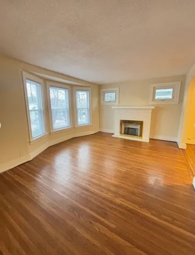 2 Bed, 1 Bath- 230 Saint Lawrence Ave #2