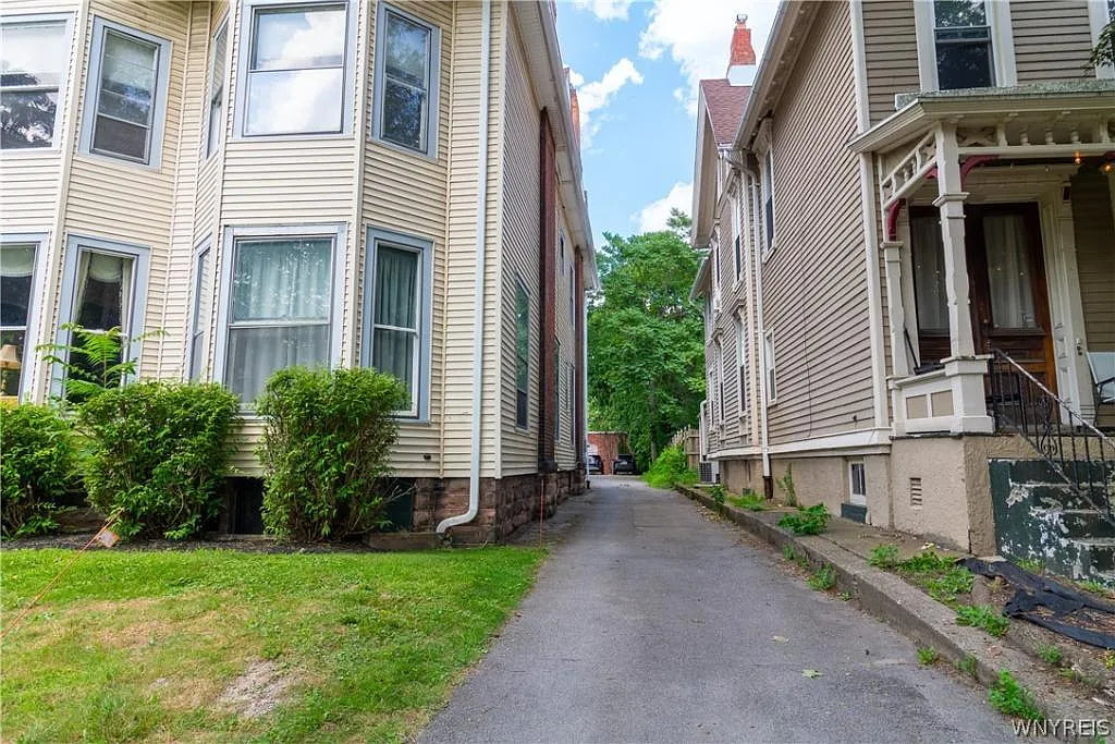 1 Bed, 1 Bath- 83 Hodge Ave APT 4, Buffalo, NY 14222
