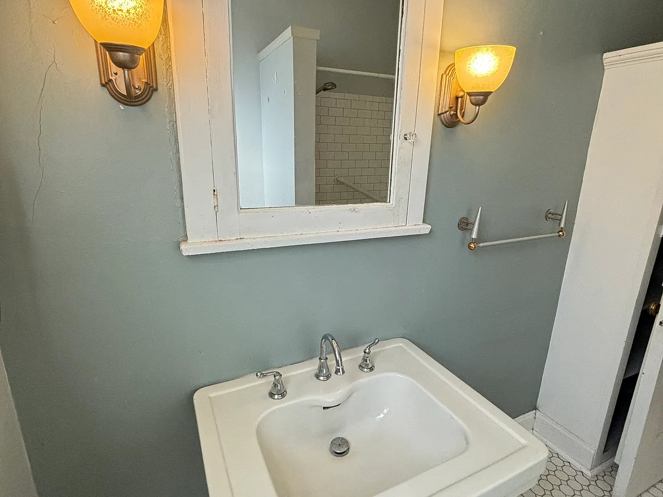 1 Bed, 1 Bath- 83 Hodge Ave APT 4, Buffalo, NY 14222