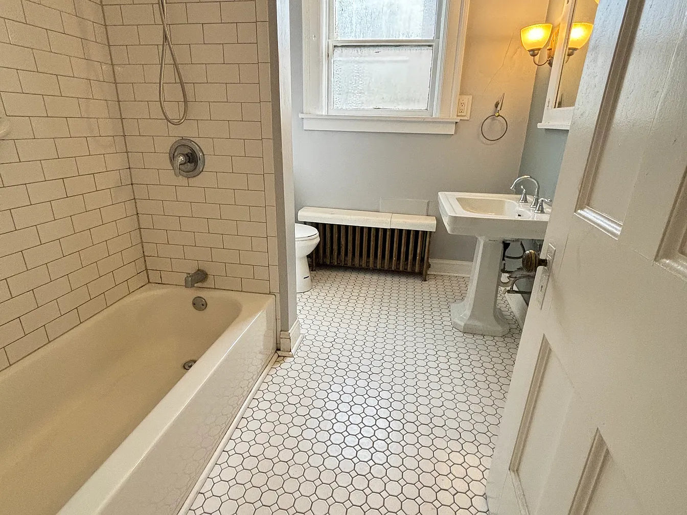 1 Bed, 1 Bath- 83 Hodge Ave APT 4, Buffalo, NY 14222