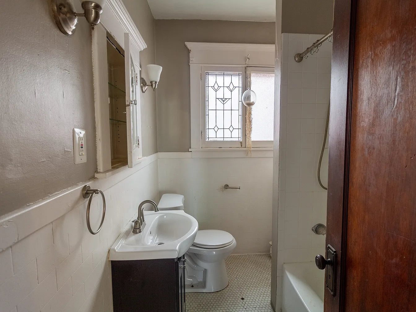 2 Bed, 1 Bath- 70 Norwalk Ave FLOOR 1, Buffalo, NY 14216