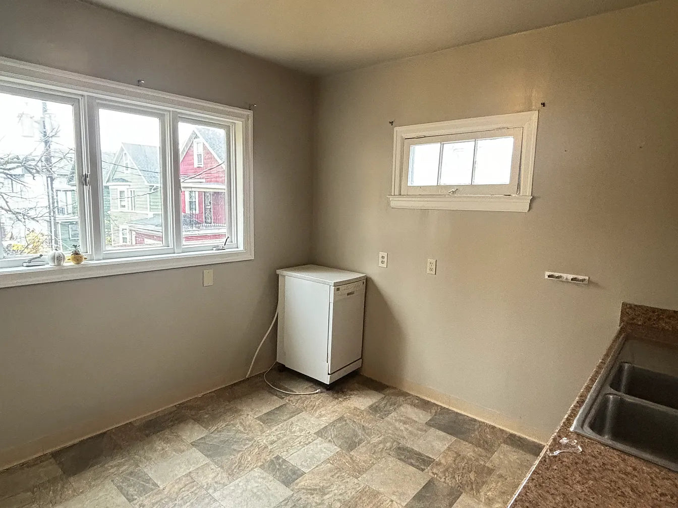 2 Bed, 1 Bath- 15 Florence Ave FLOOR 2, Buffalo, NY 14214
