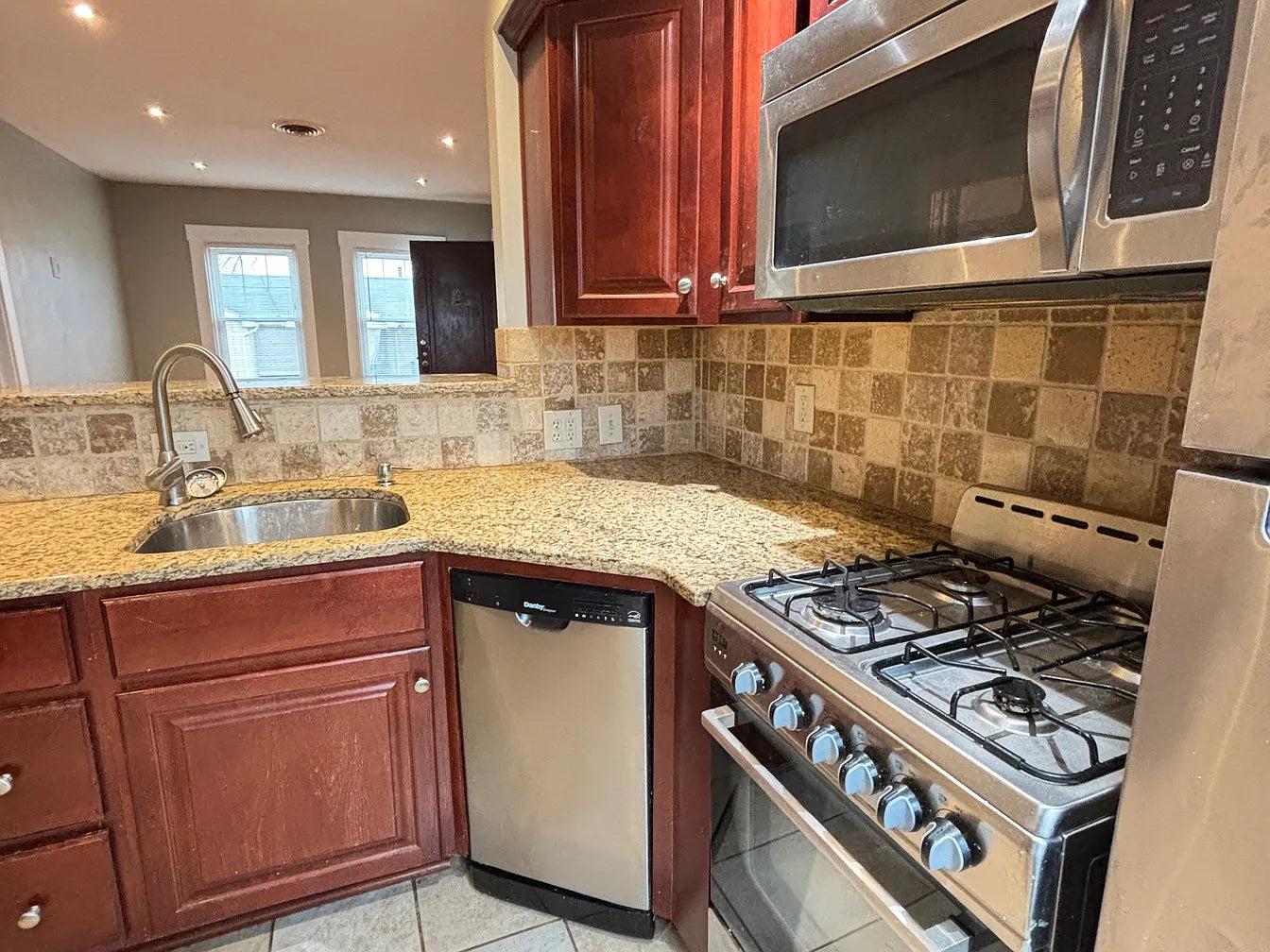 2 Beds, 1 Bath- 38 Dakota St #110, Buffalo, NY 14216