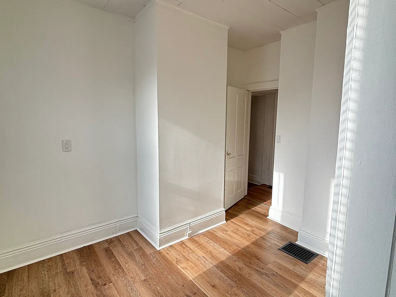 1 Bed, 1 Bath- 152 Park St #4, Buffalo, NY 14201