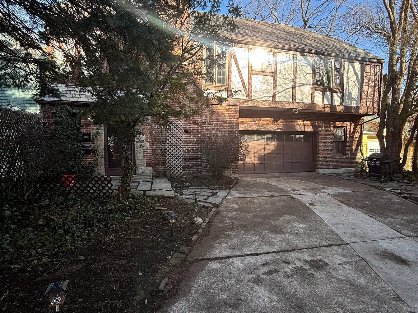 Studio, 1 Bath- 96 Crescent Ave APT 2, Buffalo, NY 14214