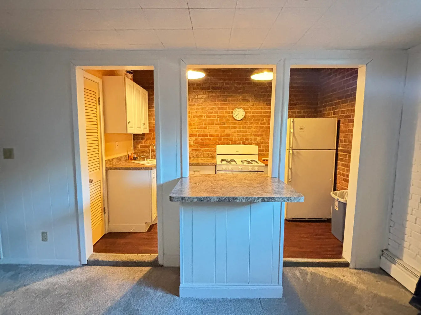 Studio, 1 Bath- 96 Crescent Ave APT 2, Buffalo, NY 14214