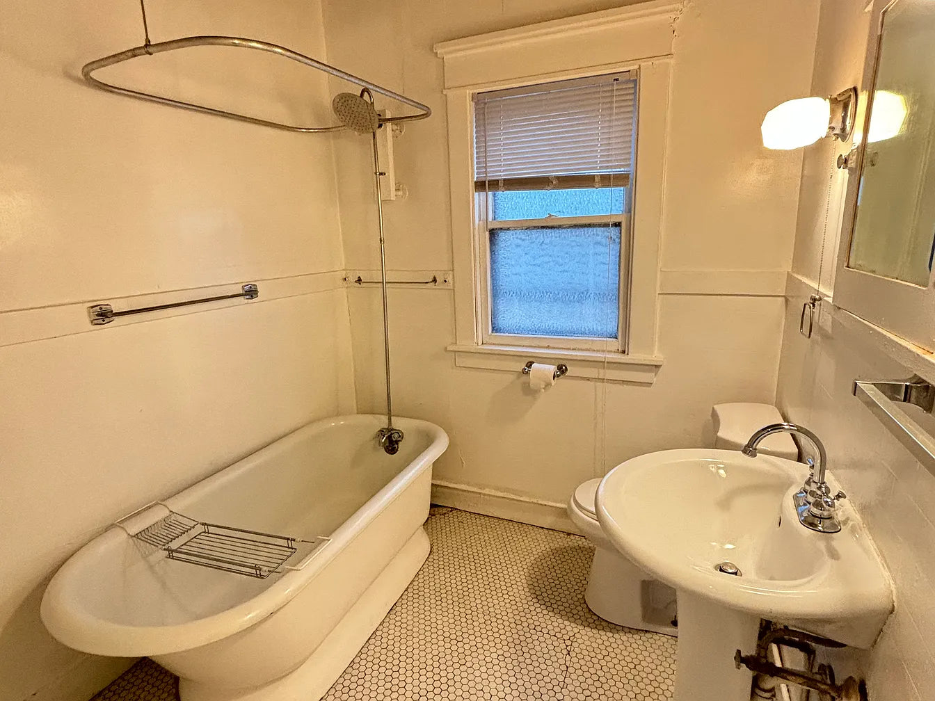 2 Bed, 1 Bath- 143 Wallace Ave APT 4, Buffalo, NY 14214