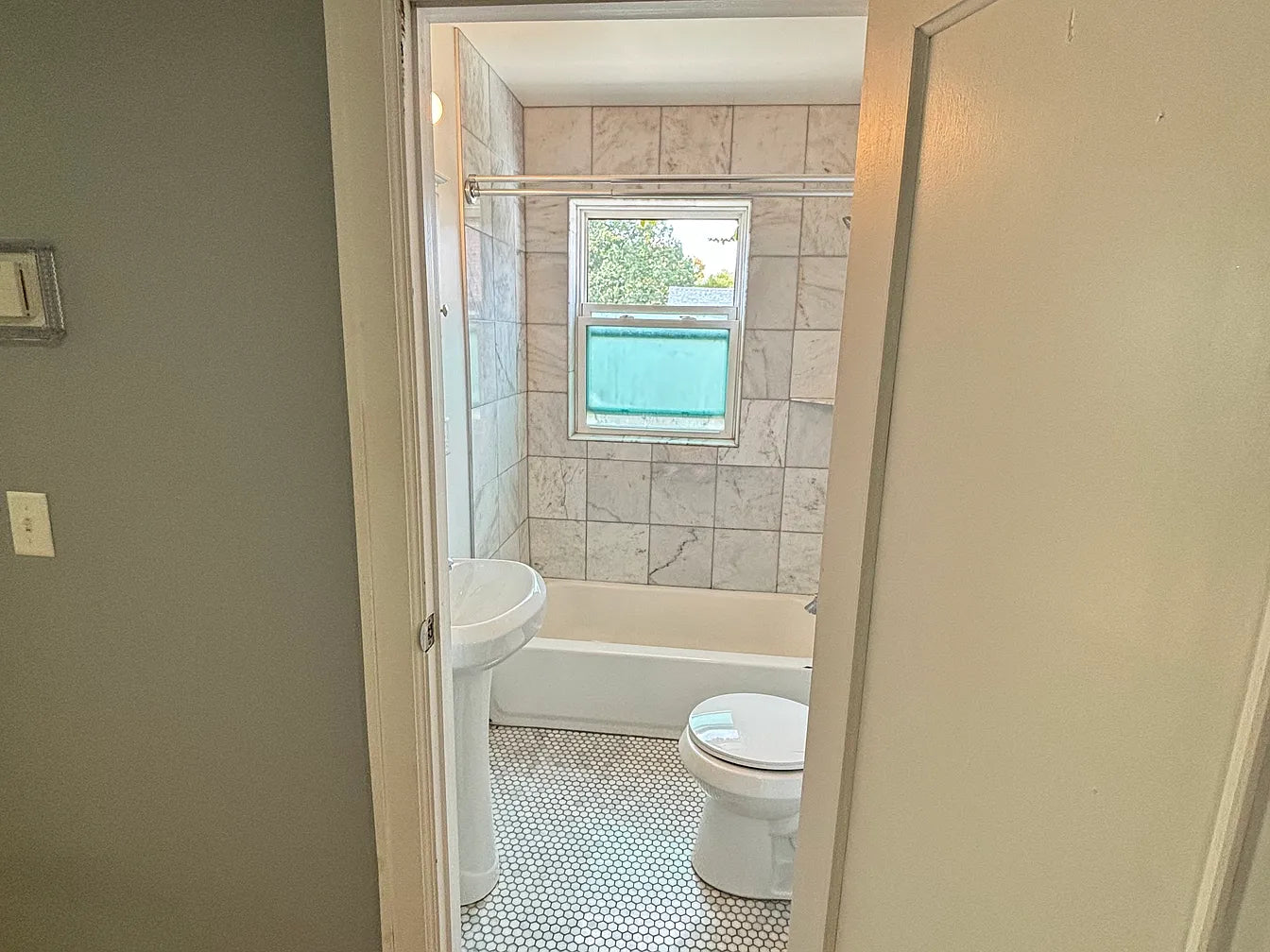 Studio, 1 Bath- 244 Allen St #4, Buffalo, NY 14201