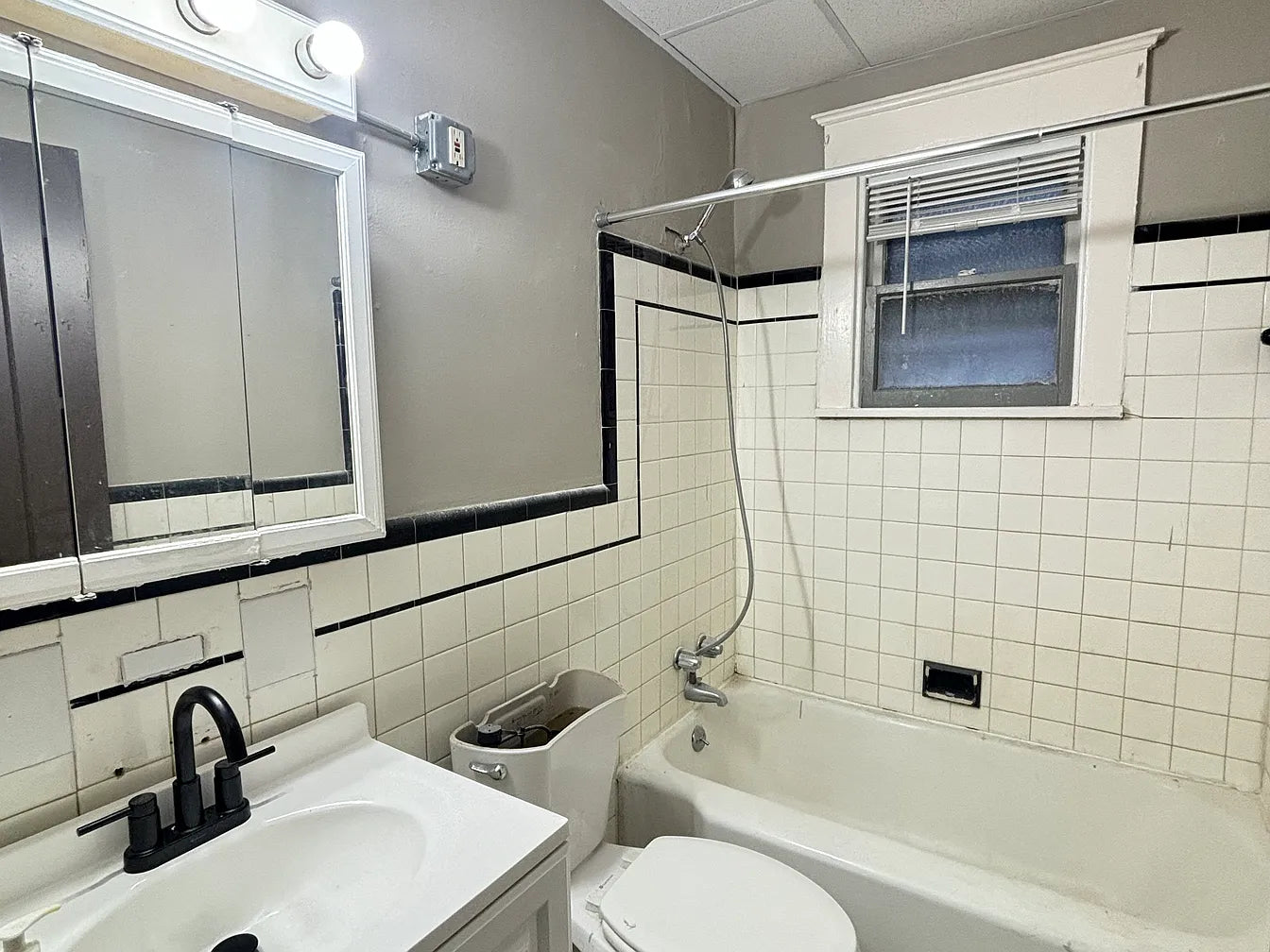 1 Bed, 1 Bath- 500 Colvin Ave, Buffalo, NY 14216